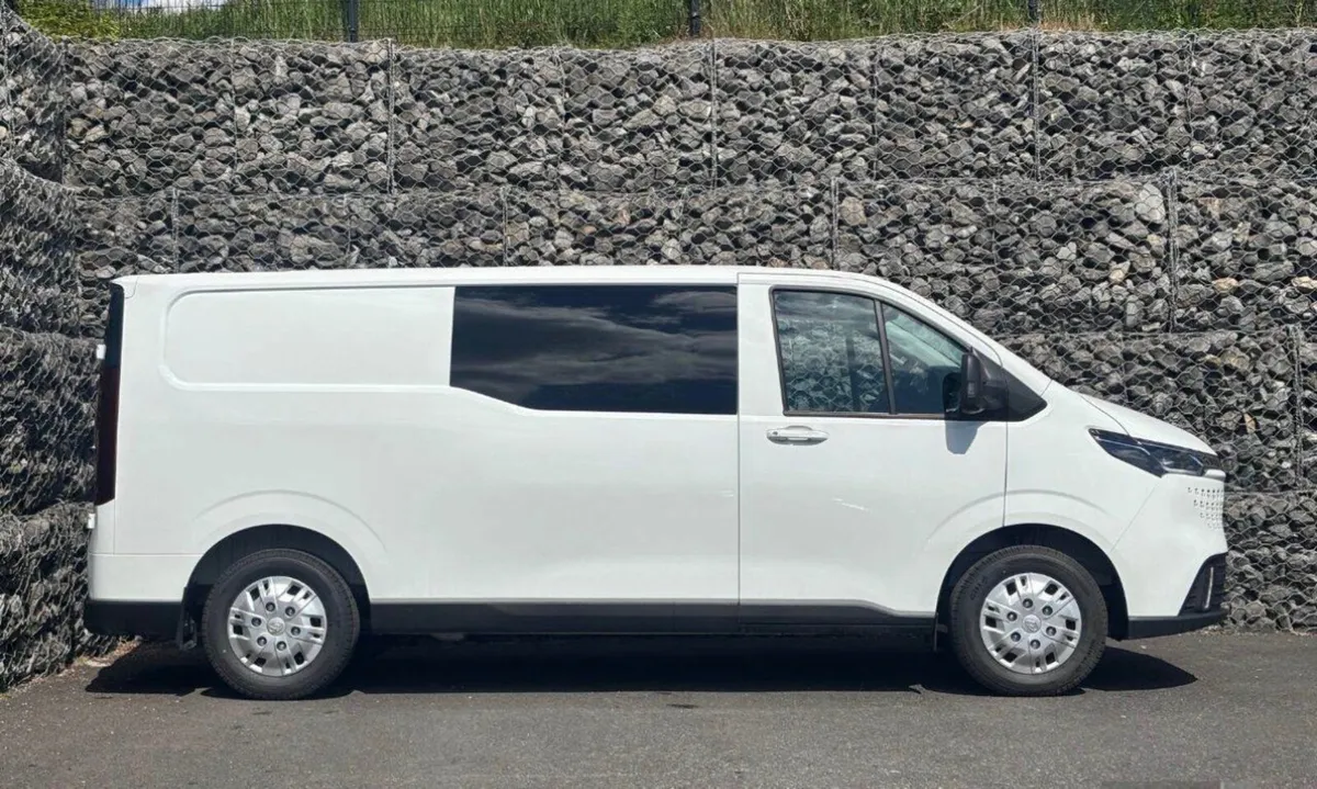 Maxus eDeliver 7 6 Seat Crewcab  77KWh - Image 4