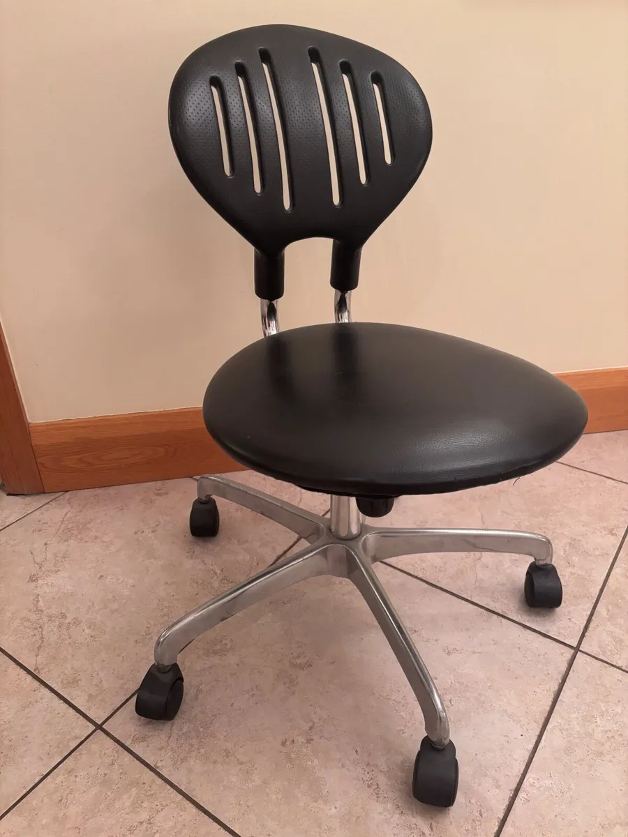 Office swivel chair - Image 1