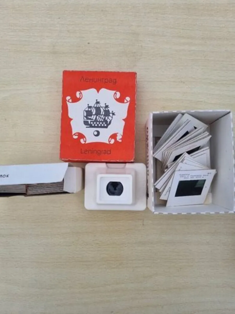 Soviet diaskop (slide viewer) with slides - Image 1