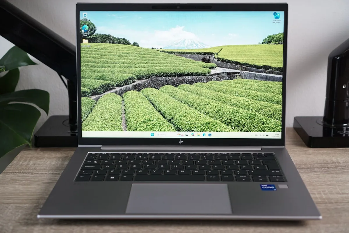 HP ZBook Firefly G10 Mobile Workstation | i7-1355U - Image 1