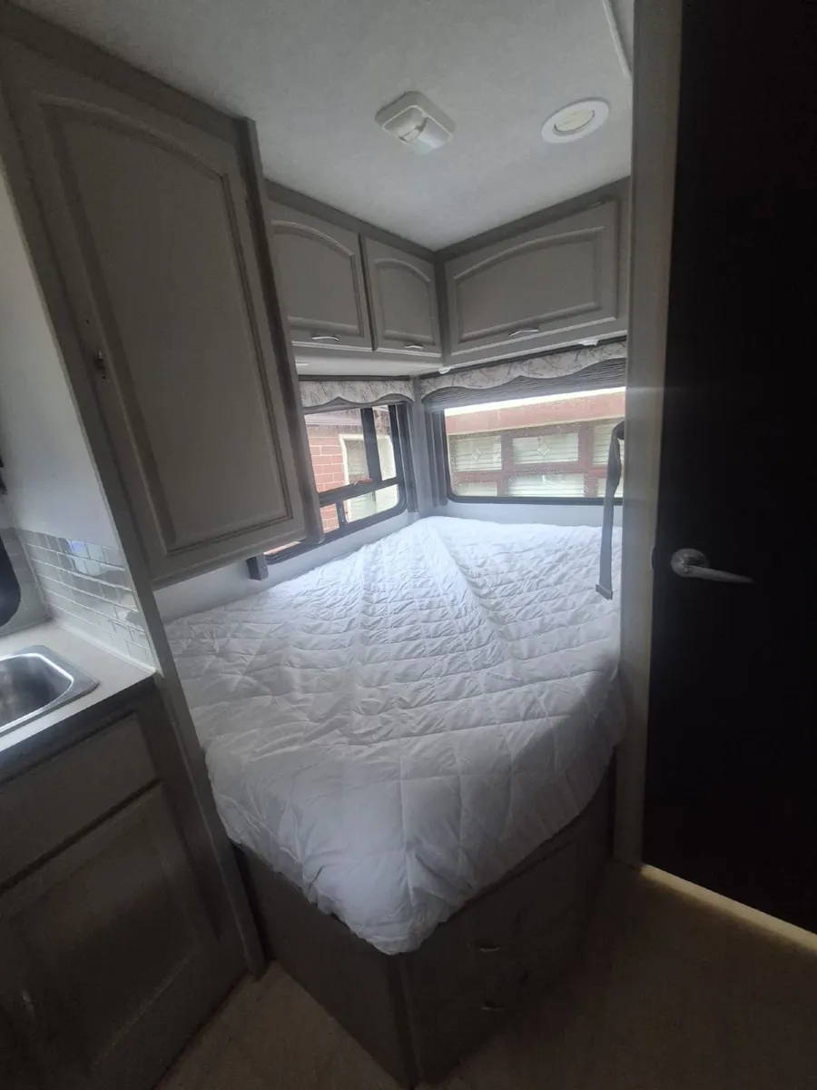 Fleetwood RV chevrolte camper van - Image 4