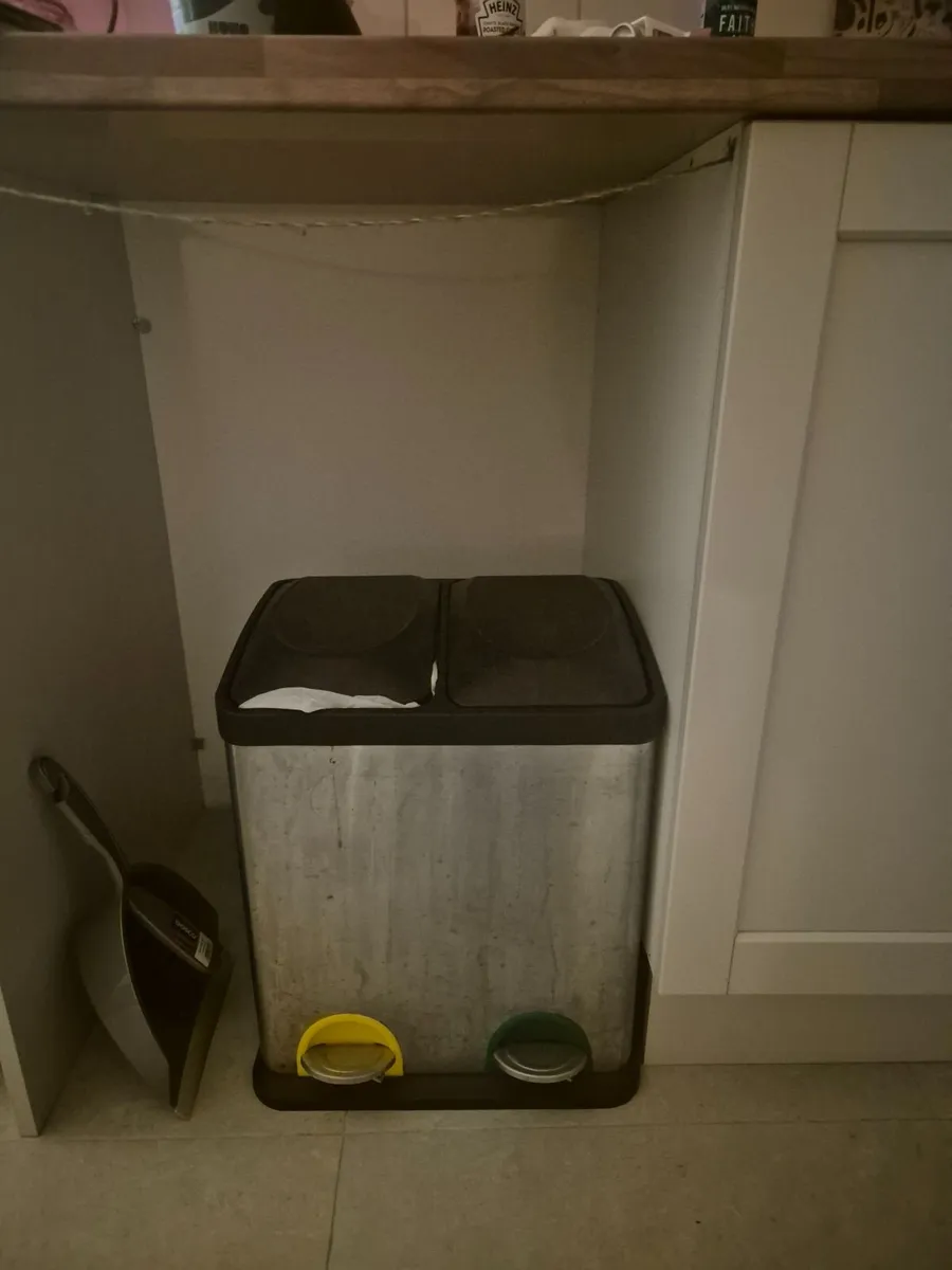 Recycle and waste bin