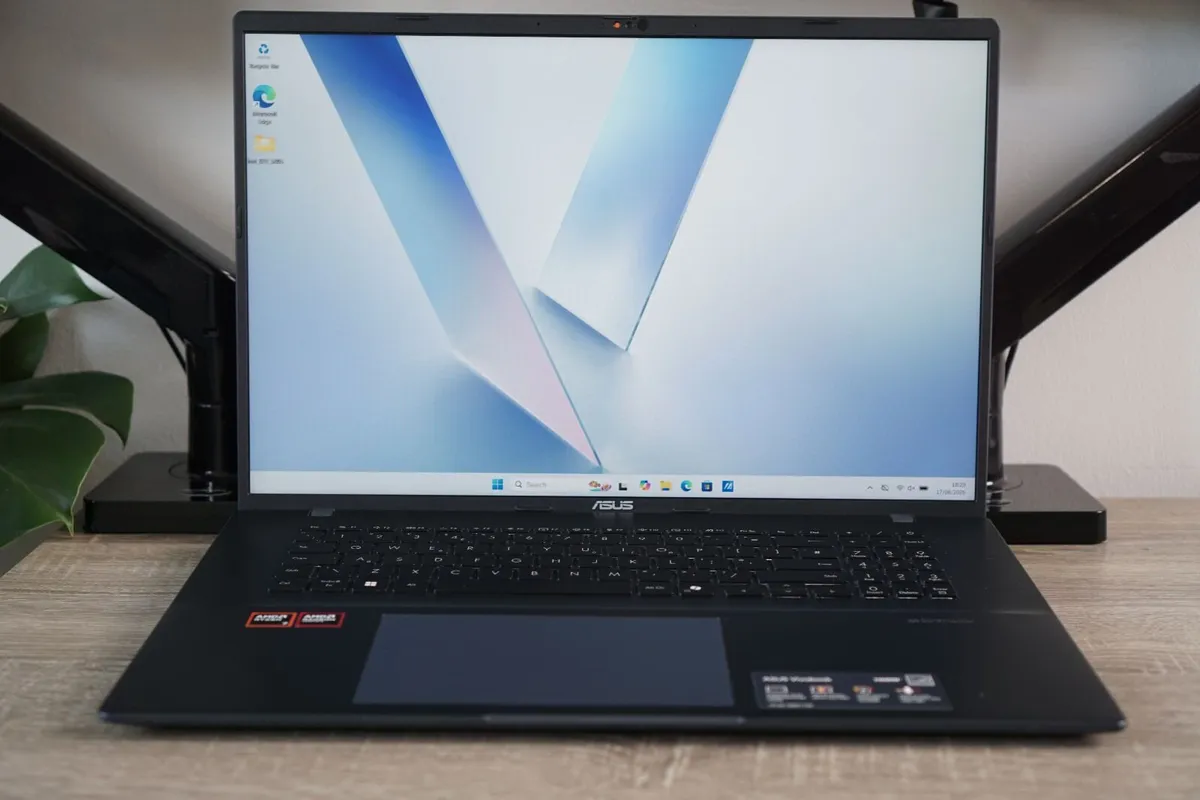 Asus Vivobook 18.4" 144Hz | Ryzen 7 260 |16GB| 1TB - Image 1