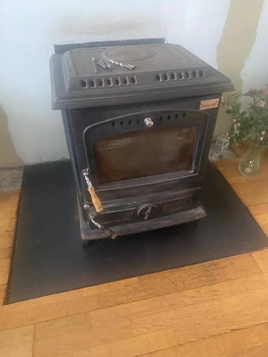 Blacksmith stove with back boiler - Image 3