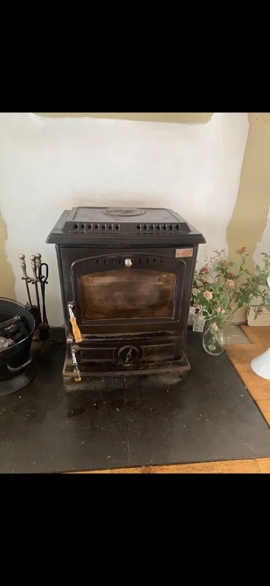 Blacksmith stove with back boiler - Image 1