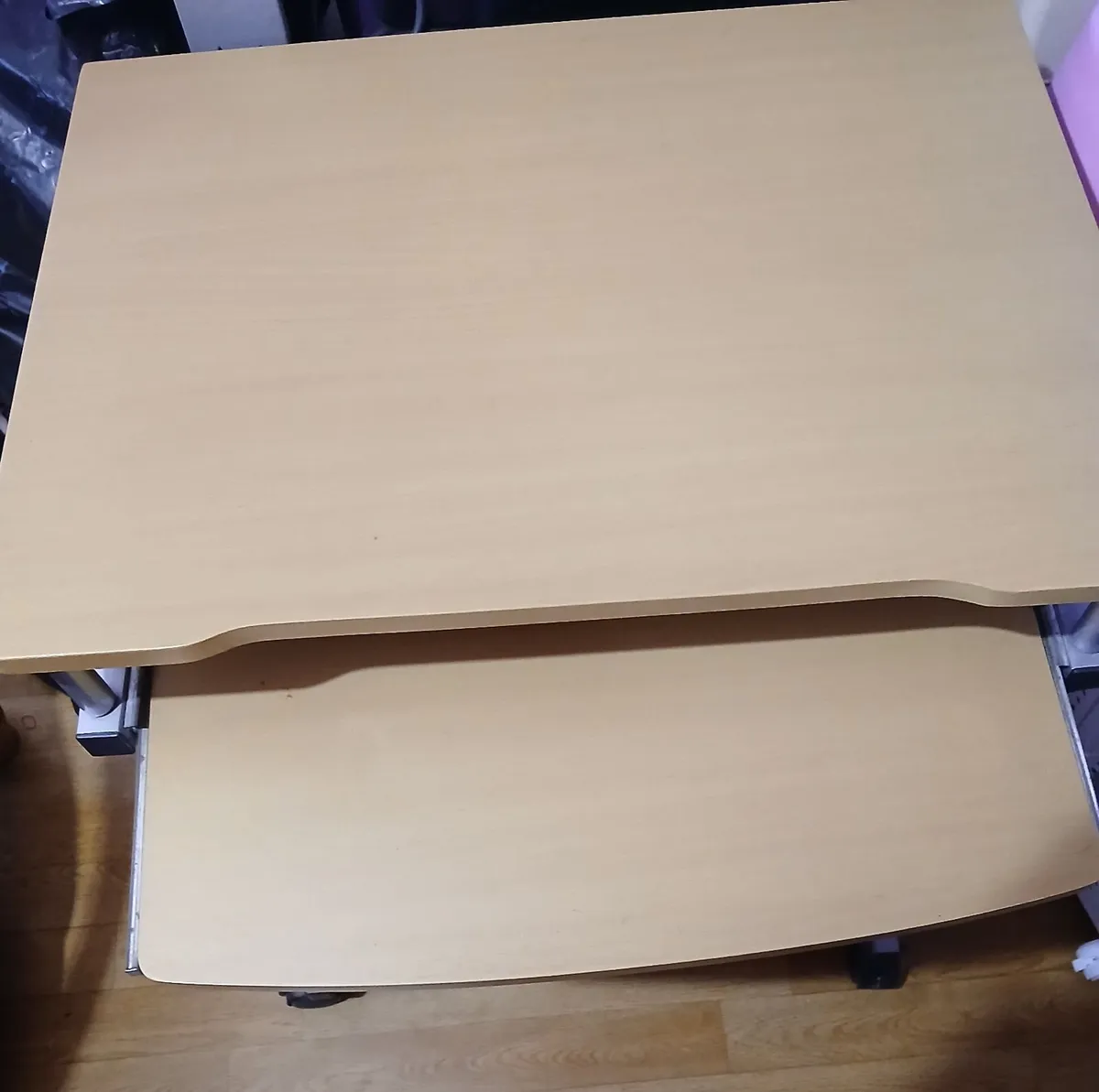 Computer desk - Image 1