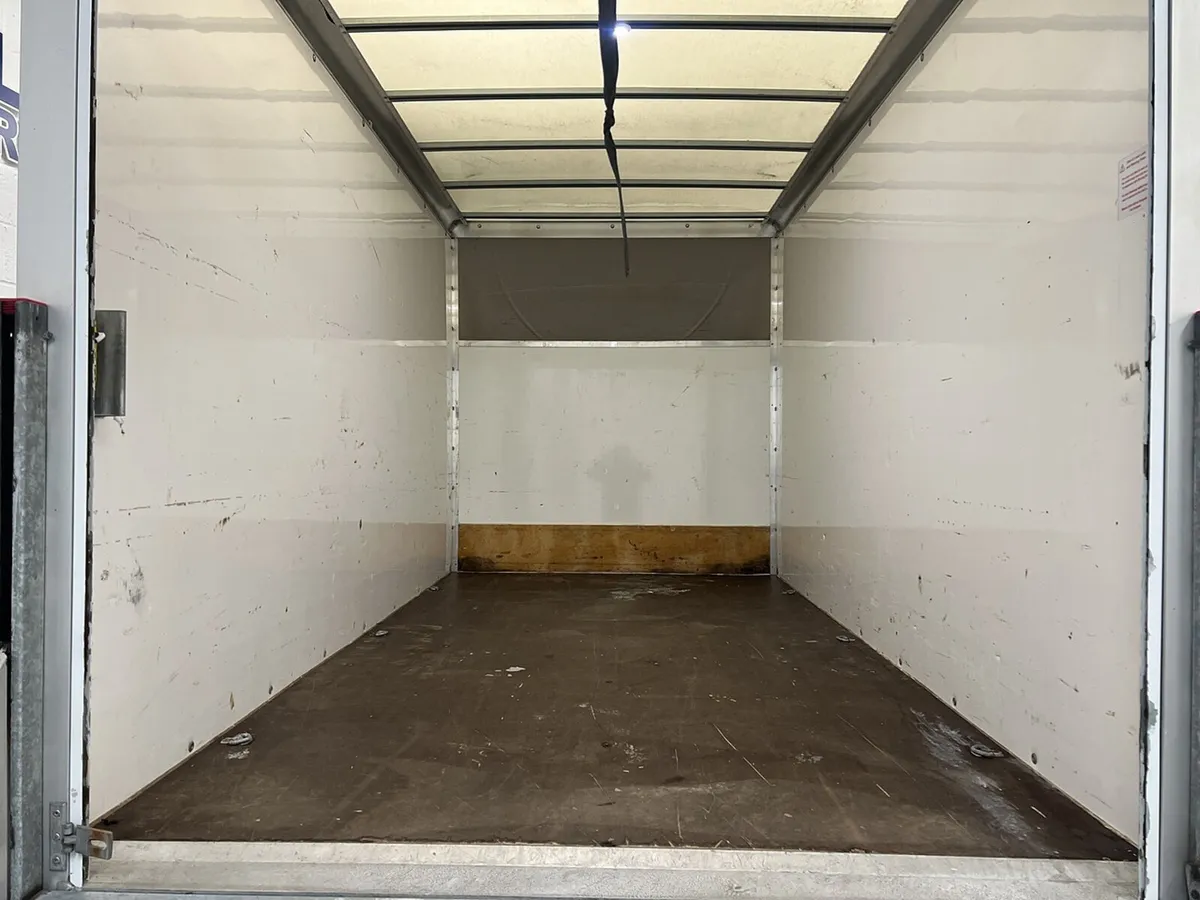 2023 Iveco Daily Luton Box Van - Image 3
