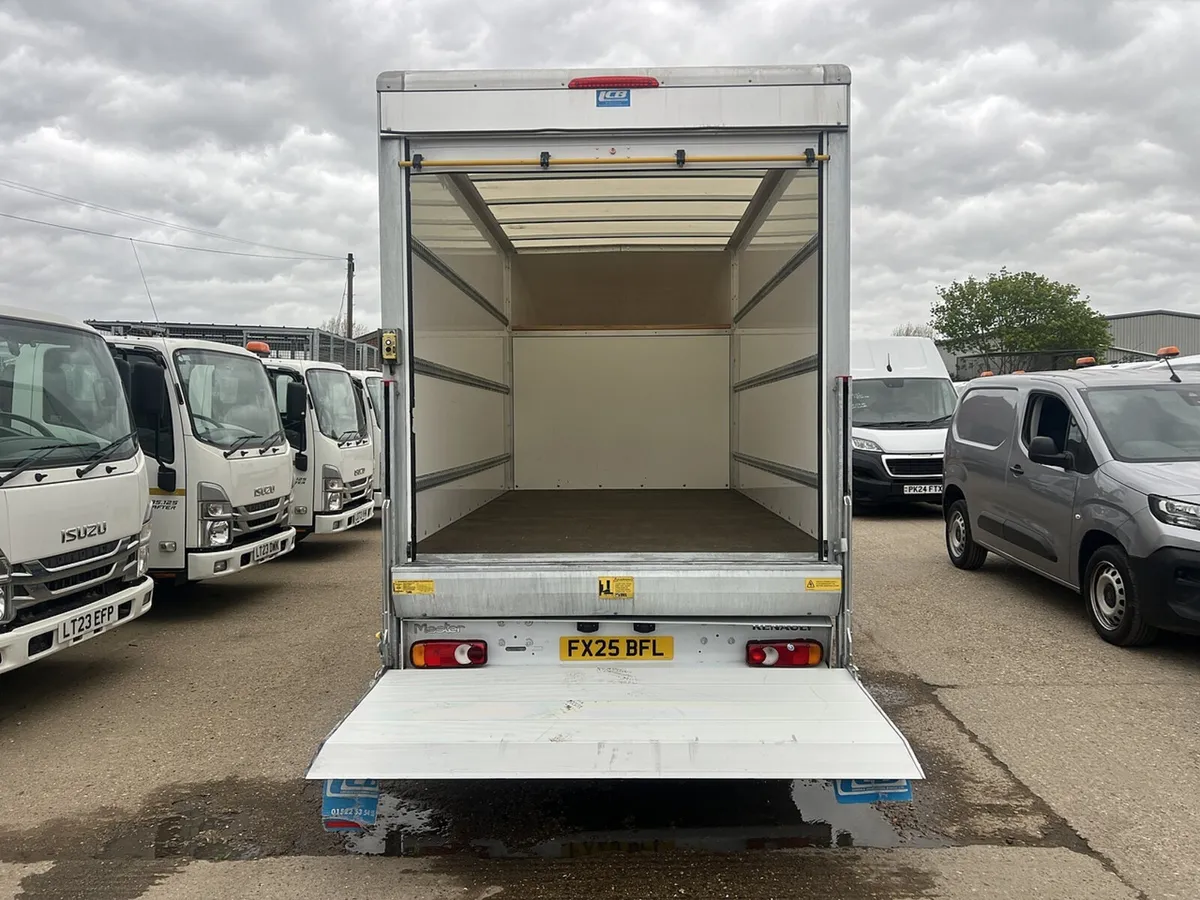2025 Renault Master Luton Box Van - Image 2