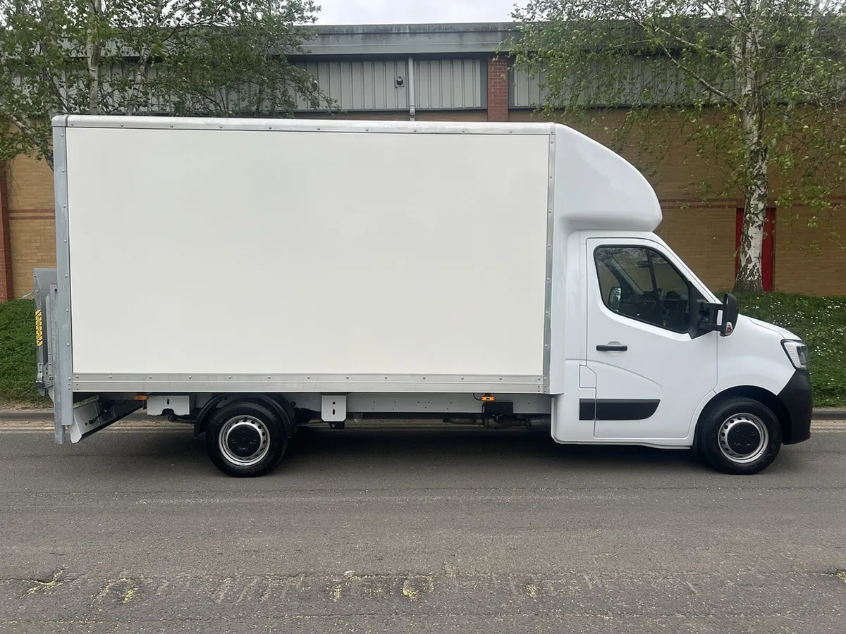 2025 Renault Master Luton Box Van - Image 1