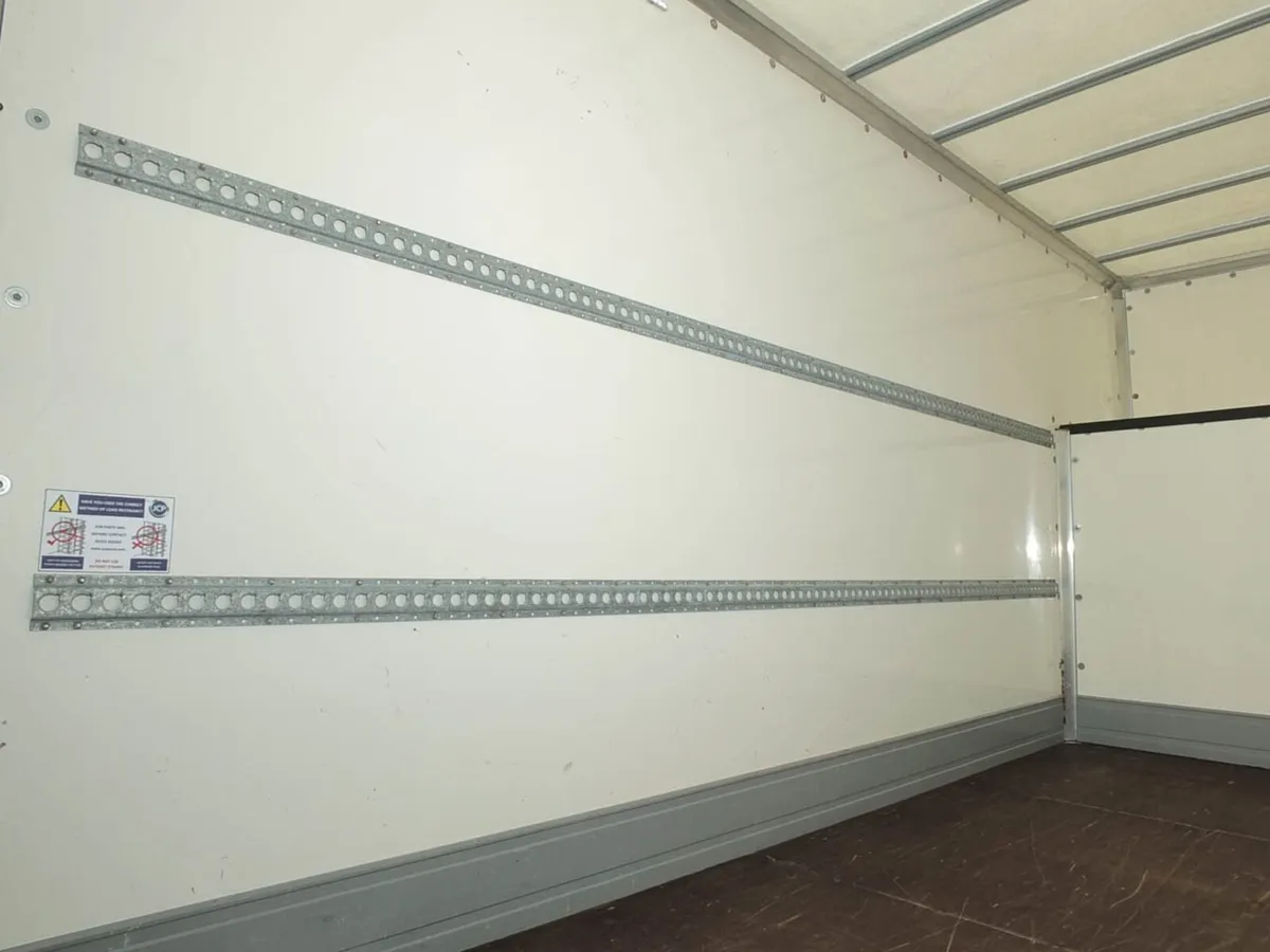 2025 Iveco Daily Luton Box Van - Image 3