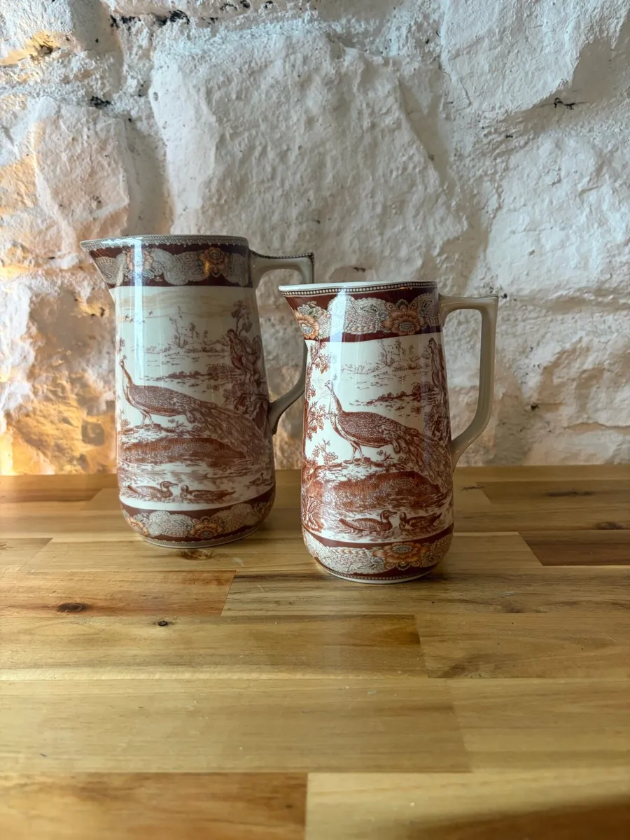 Vintage pair of decorative transferware jugs 🏺
