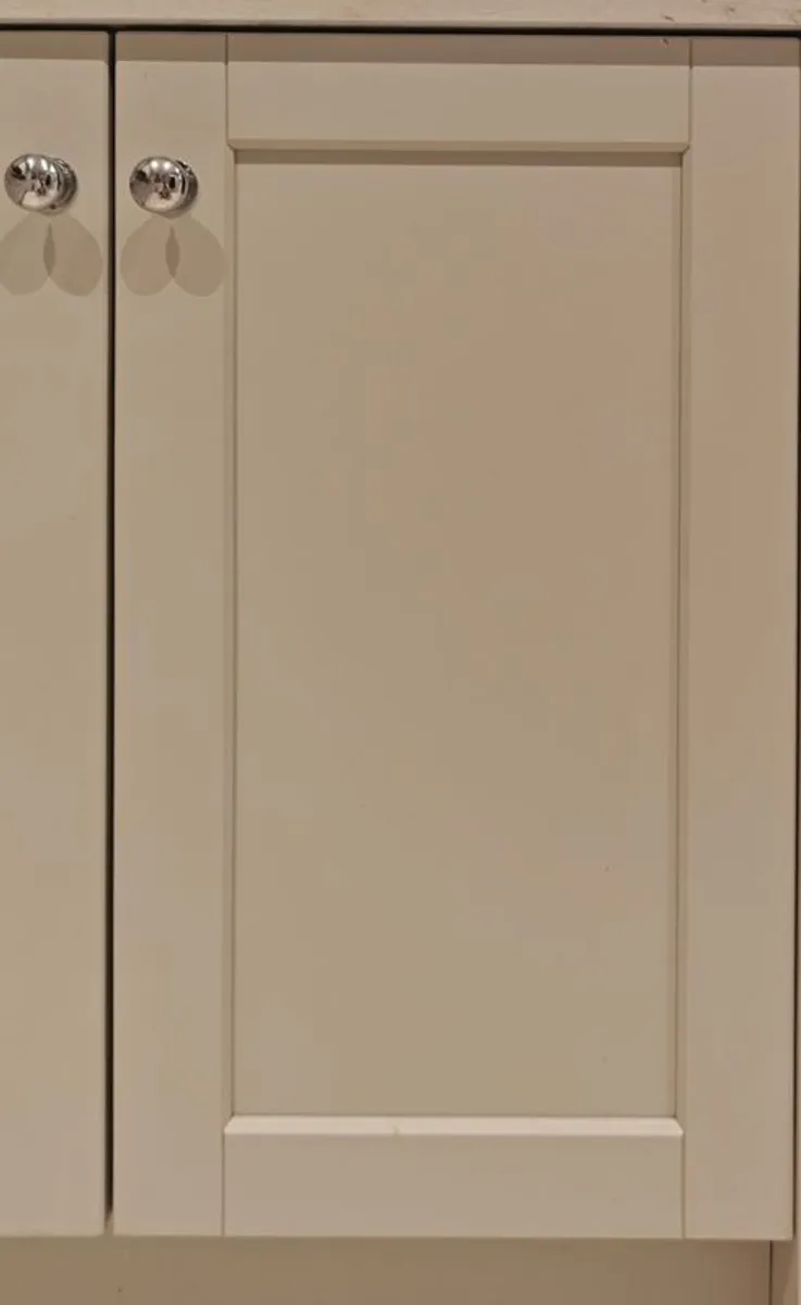 Gallagher Shaker Kitchen & Quartz-Effect Worktops - Image 1