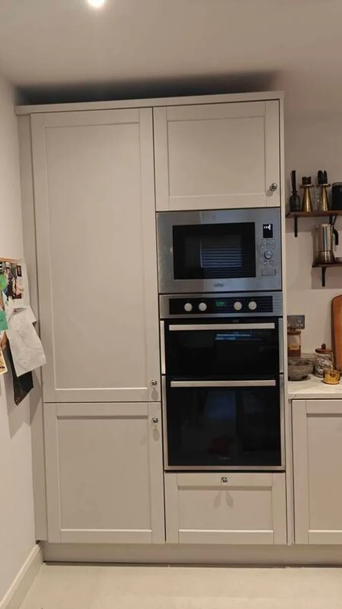 Gallagher Shaker Kitchen & Quartz-Effect Worktops - Image 2