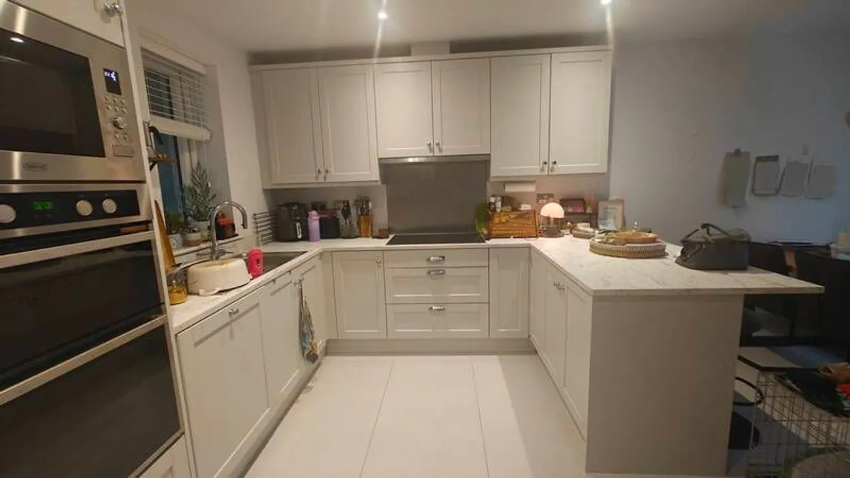Gallagher Shaker Kitchen & Quartz-Effect Worktops - Image 3
