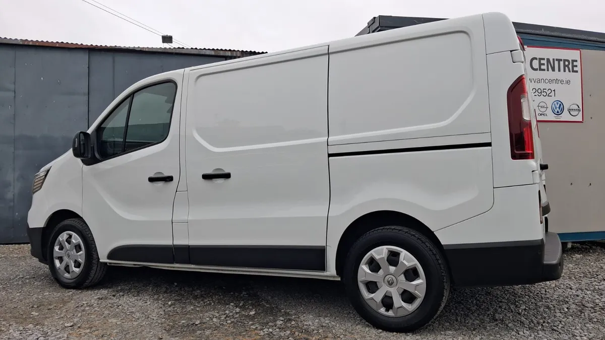 222 Renault Trafic 2.0 dci 120 business + - Image 4