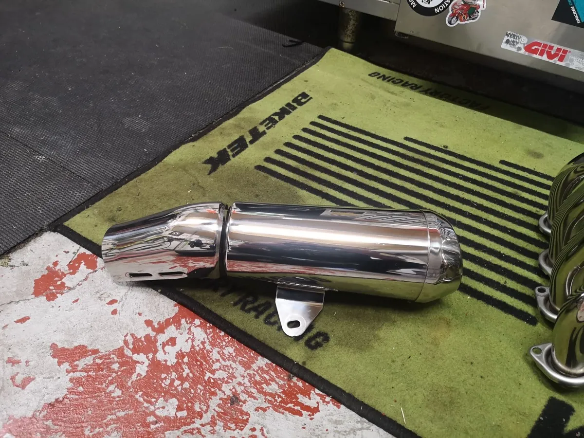 Kawasaki z900rs exhaust an seat - Image 2
