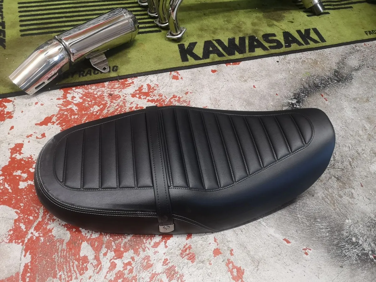 Kawasaki z900rs exhaust an seat - Image 3