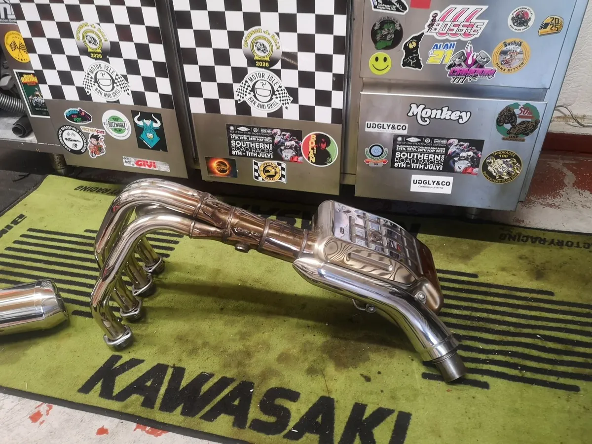 Kawasaki z900rs exhaust an seat - Image 1