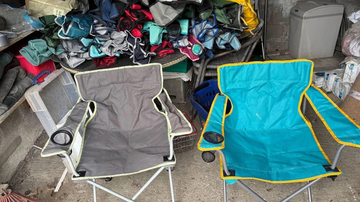 Tents, camp beds & camping chairs - Image 1