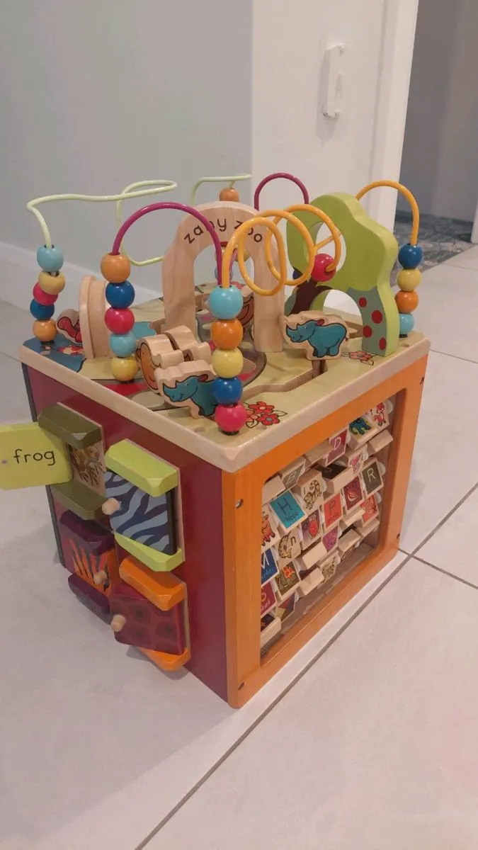 Interactive toddler cube - Image 1