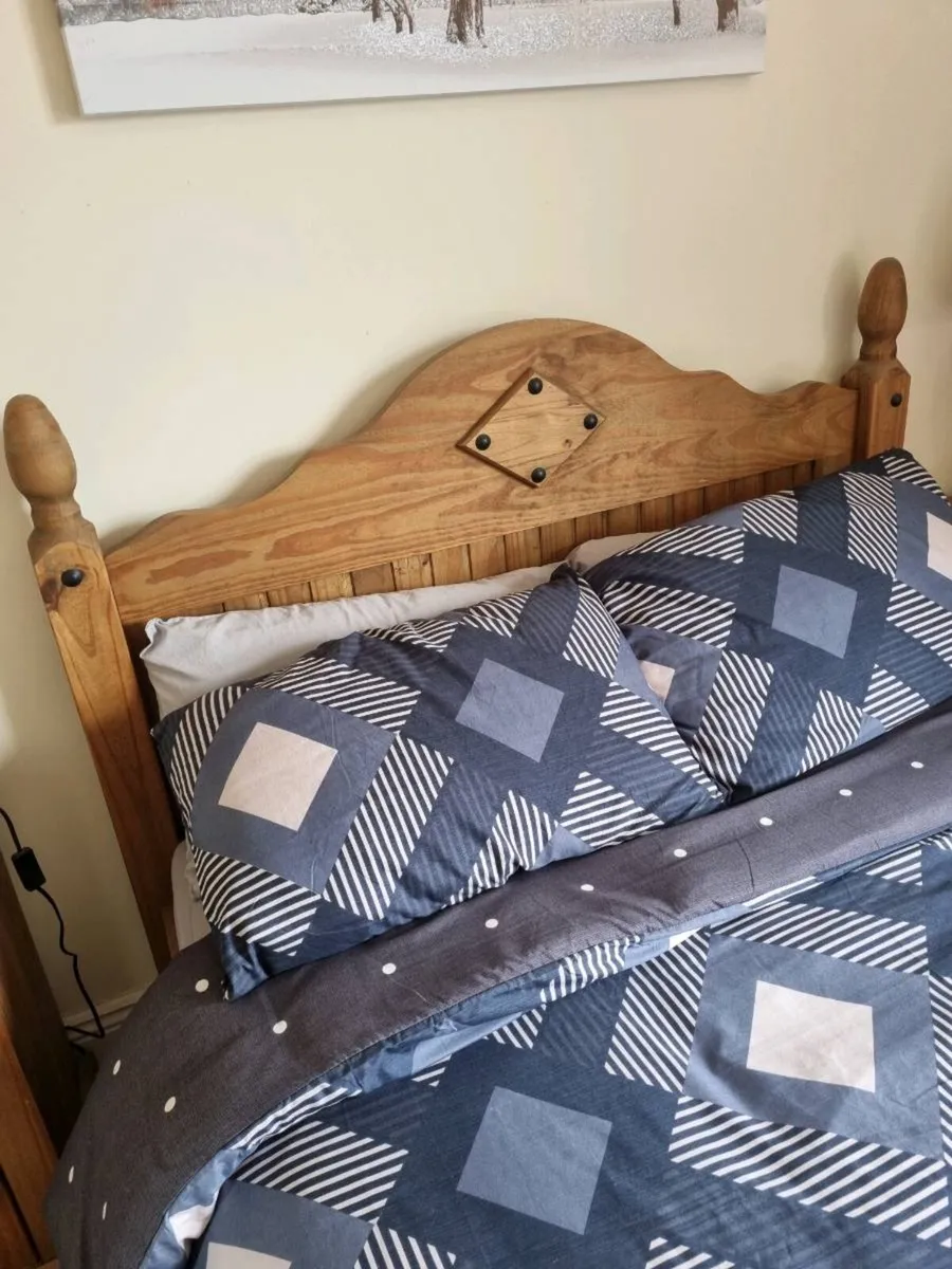 Bed & Two Lockers - Image 2