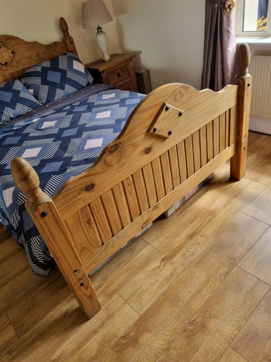 Bed & Two Lockers - Image 3