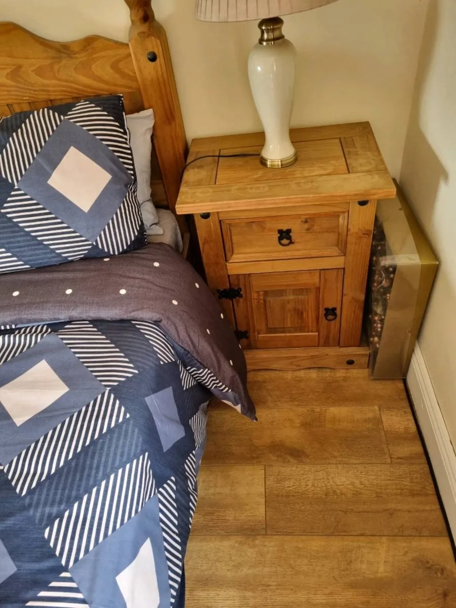 Bed & Two Lockers - Image 4