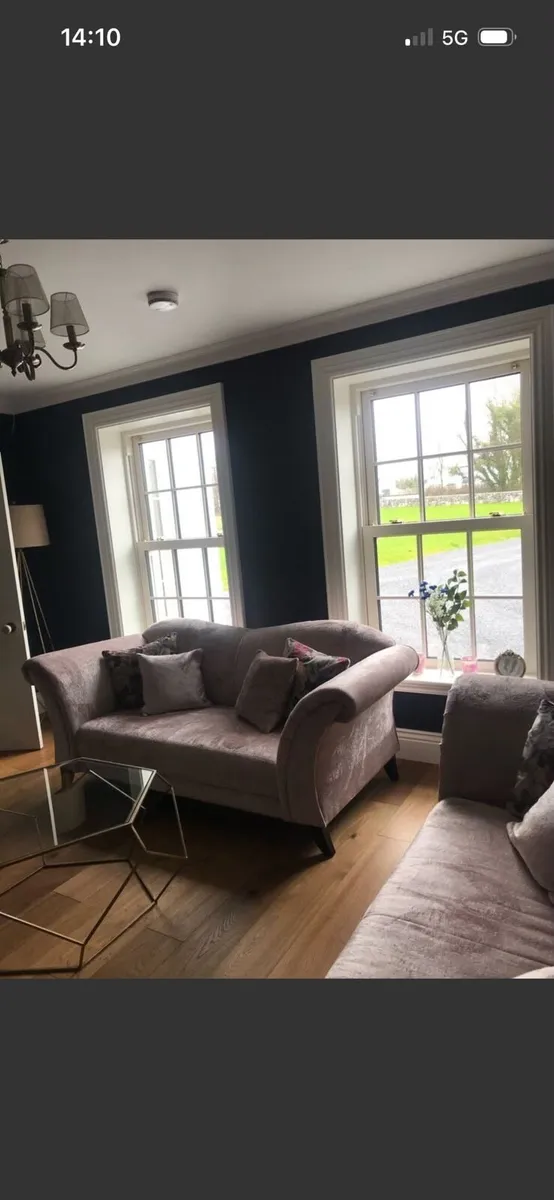 Chesterfield pink sofas - Image 2