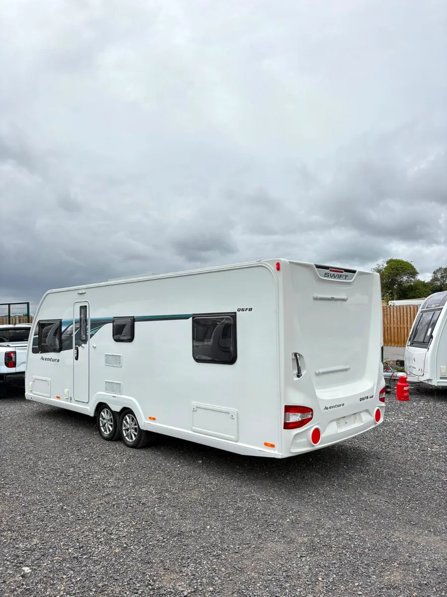 HIGH END Swift 6 Berth Fixed Bed Caravan - Image 3
