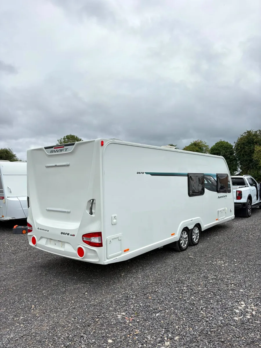 HIGH END Swift 6 Berth Fixed Bed Caravan - Image 4