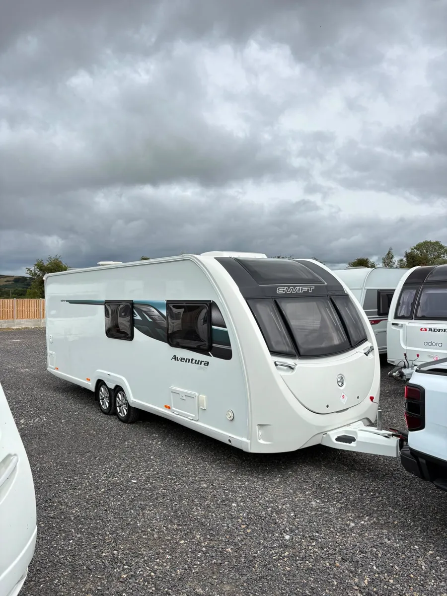 HIGH END Swift 6 Berth Fixed Bed Caravan - Image 2