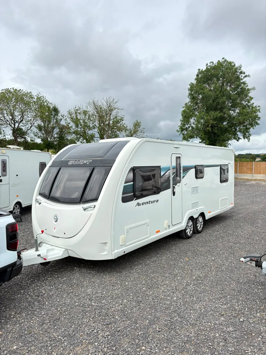 HIGH END Swift 6 Berth Fixed Bed Caravan - Image 1