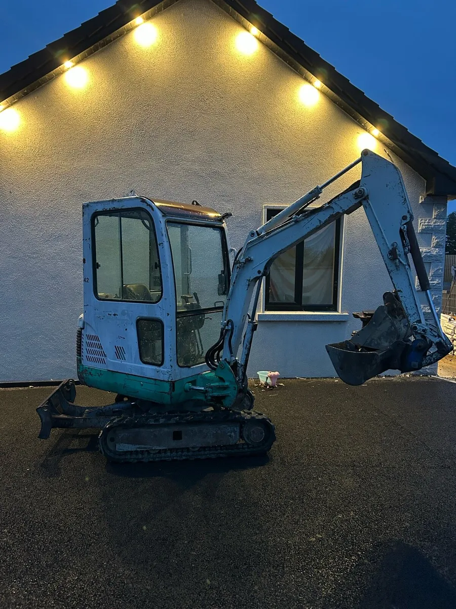 Takeuchi 1.7 ton digger - Image 1