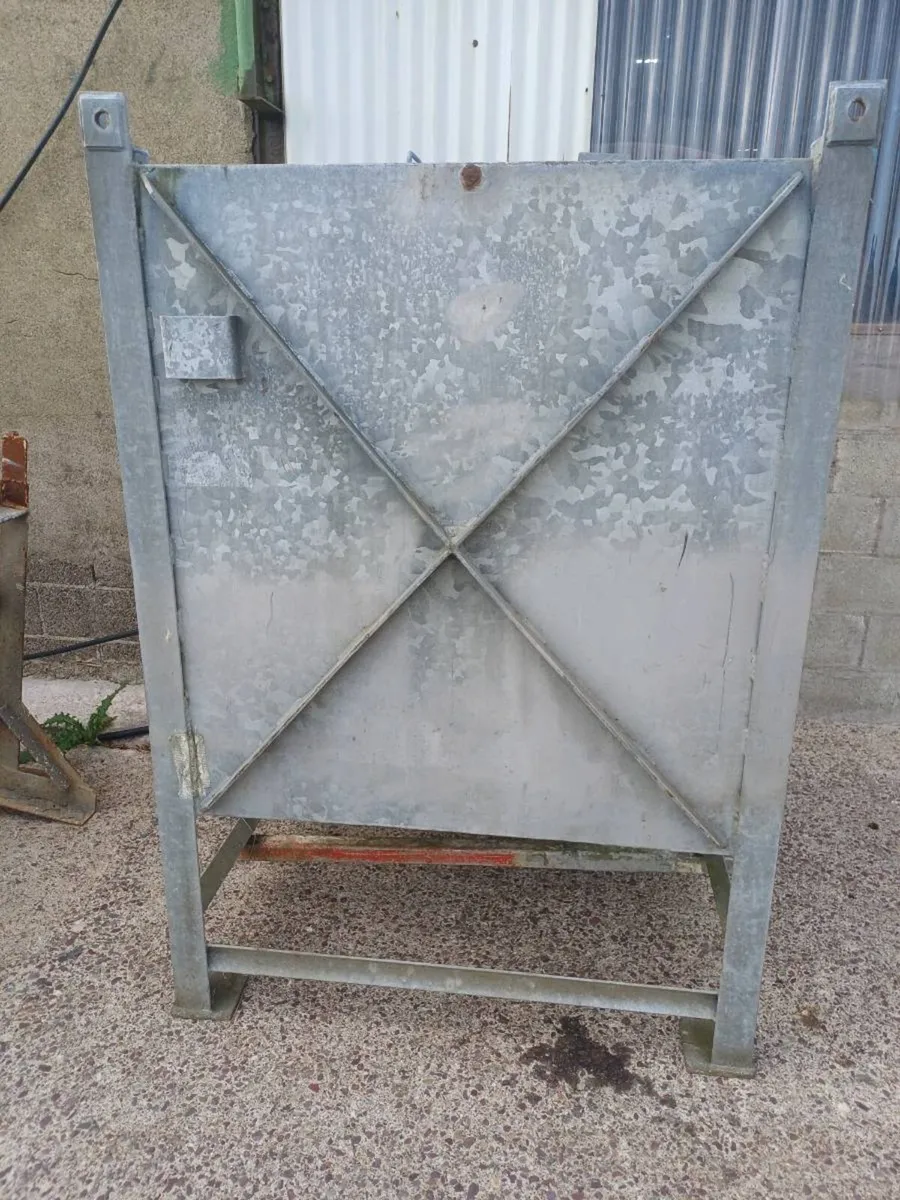 Meal bin - Image 1