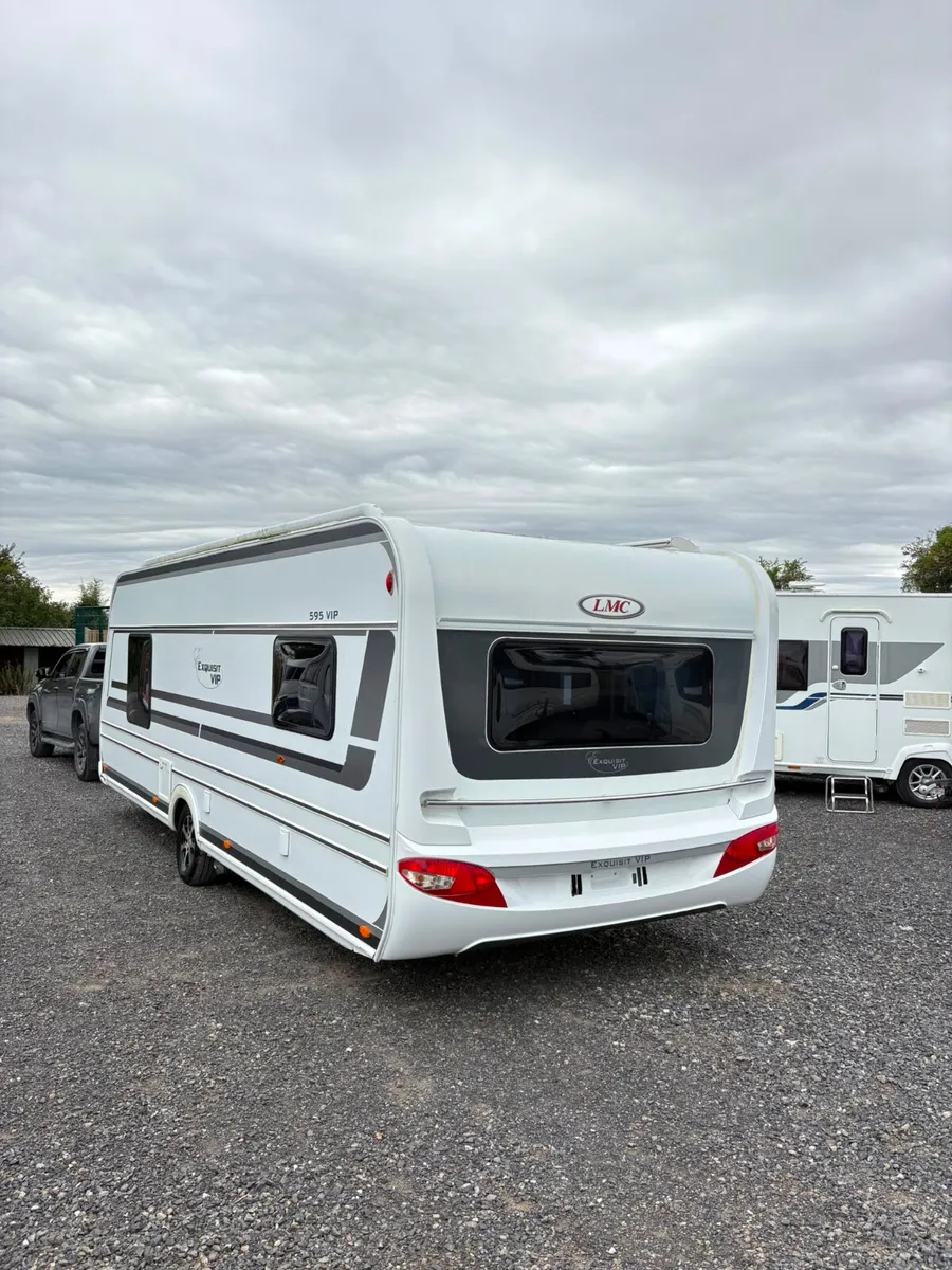 LMC Exquisit 595 4 Berth Island Bed Caravan - Image 3