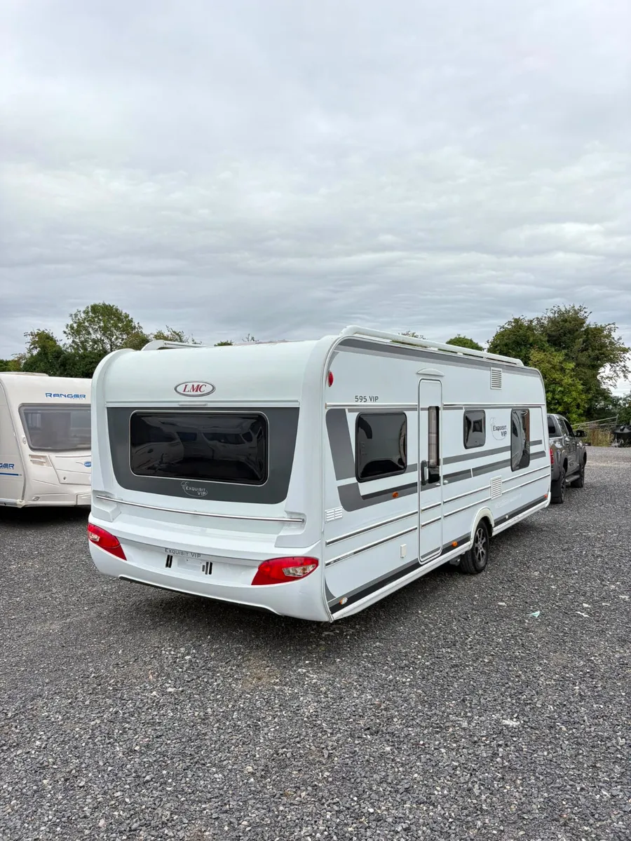 LMC Exquisit 595 4 Berth Island Bed Caravan - Image 4