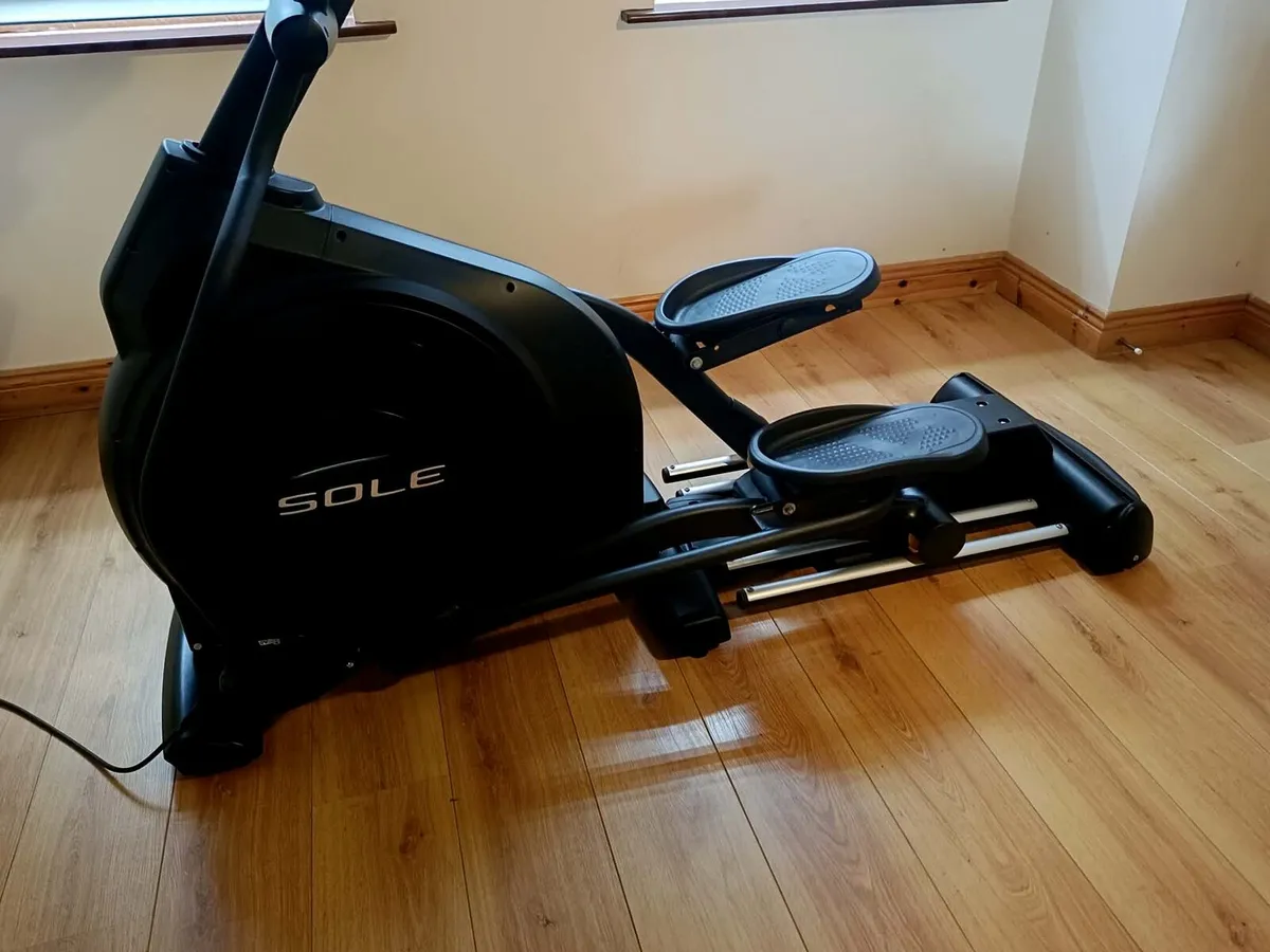 Cross trainer - Image 2