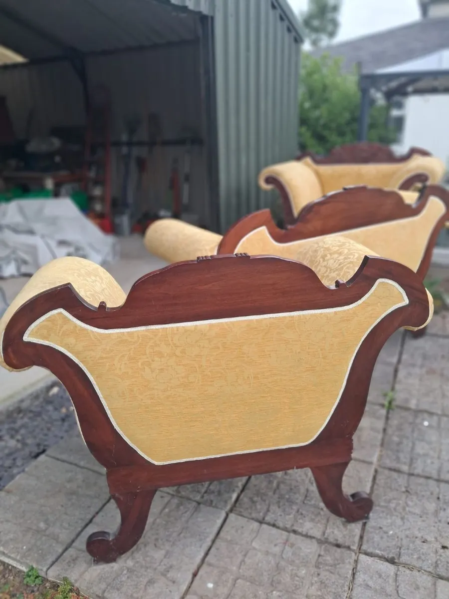 Fine Reproduction 3 Piece Suite - Image 1