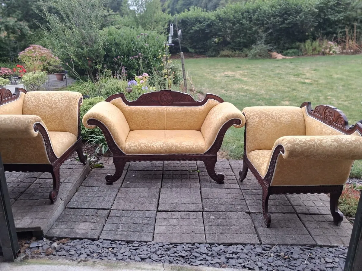 Fine Reproduction 3 Piece Suite - Image 3