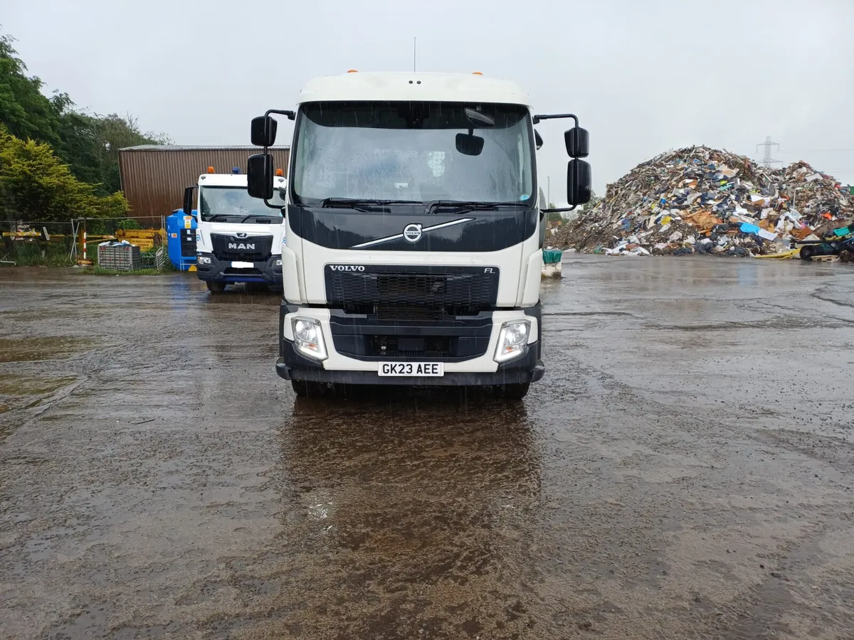 VOLVO FLE SKIP LOADER  ( 2023 ) - Image 2
