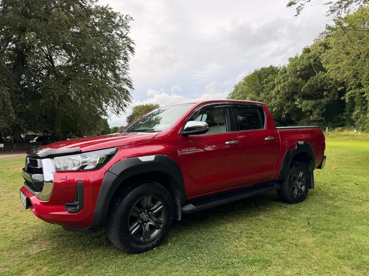 Toyota Hilux 2.8 2024 Like New - Image 2