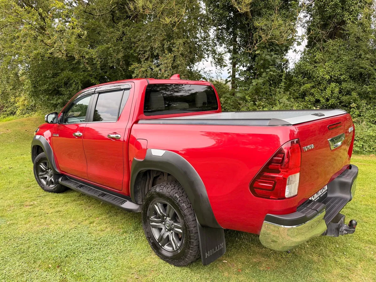 Toyota Hilux 2.8 2024 Like New - Image 3
