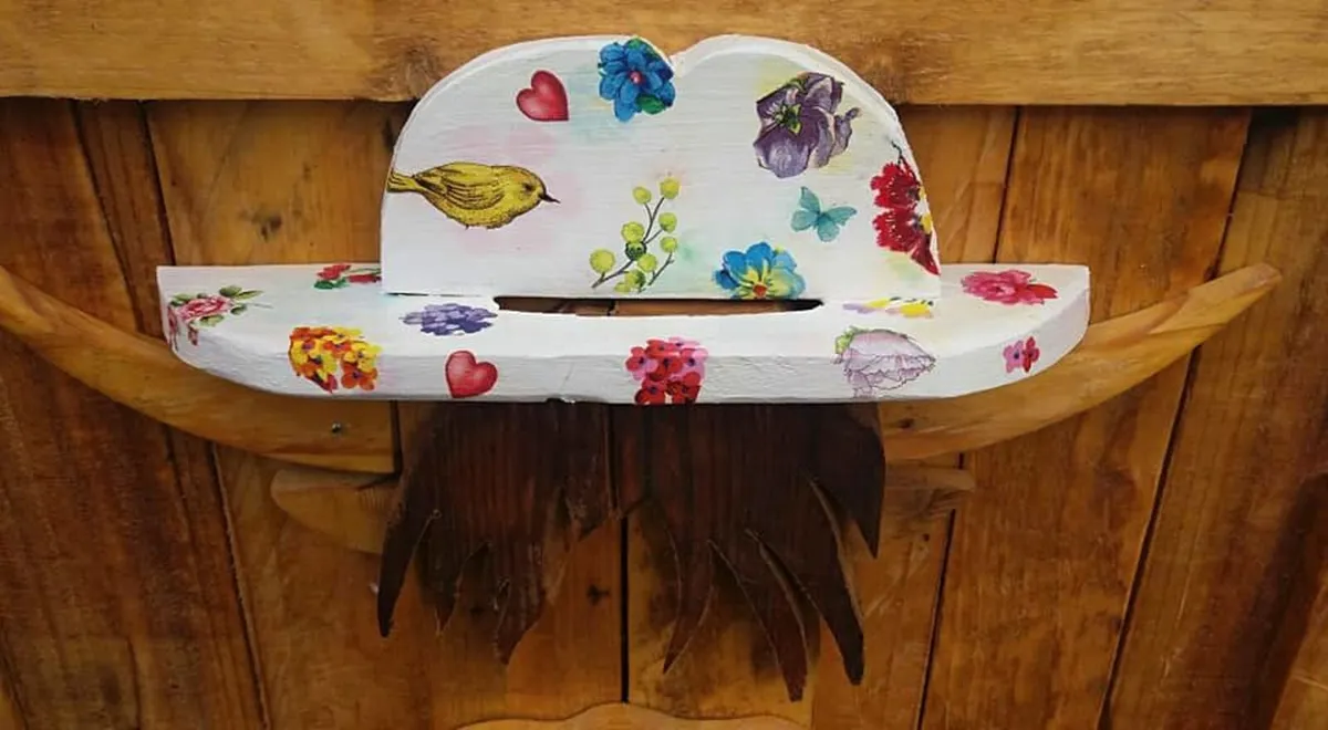 Rustic HIPPY COW Floating Woodart - Image 2