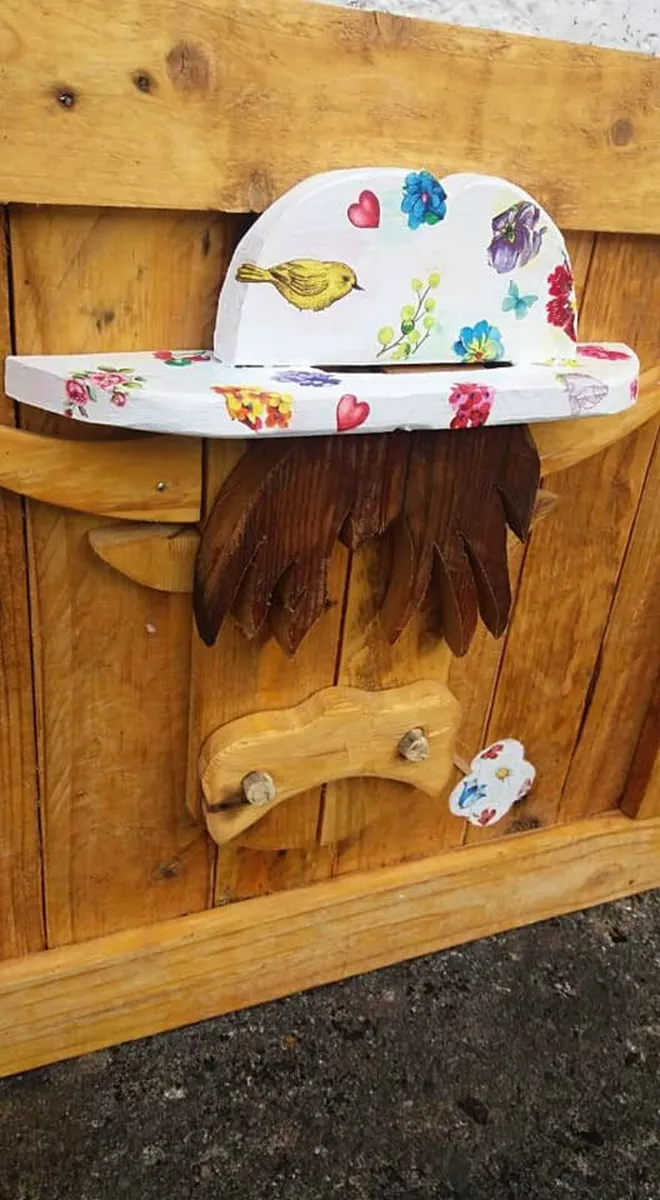 Rustic HIPPY COW Floating Woodart - Image 3