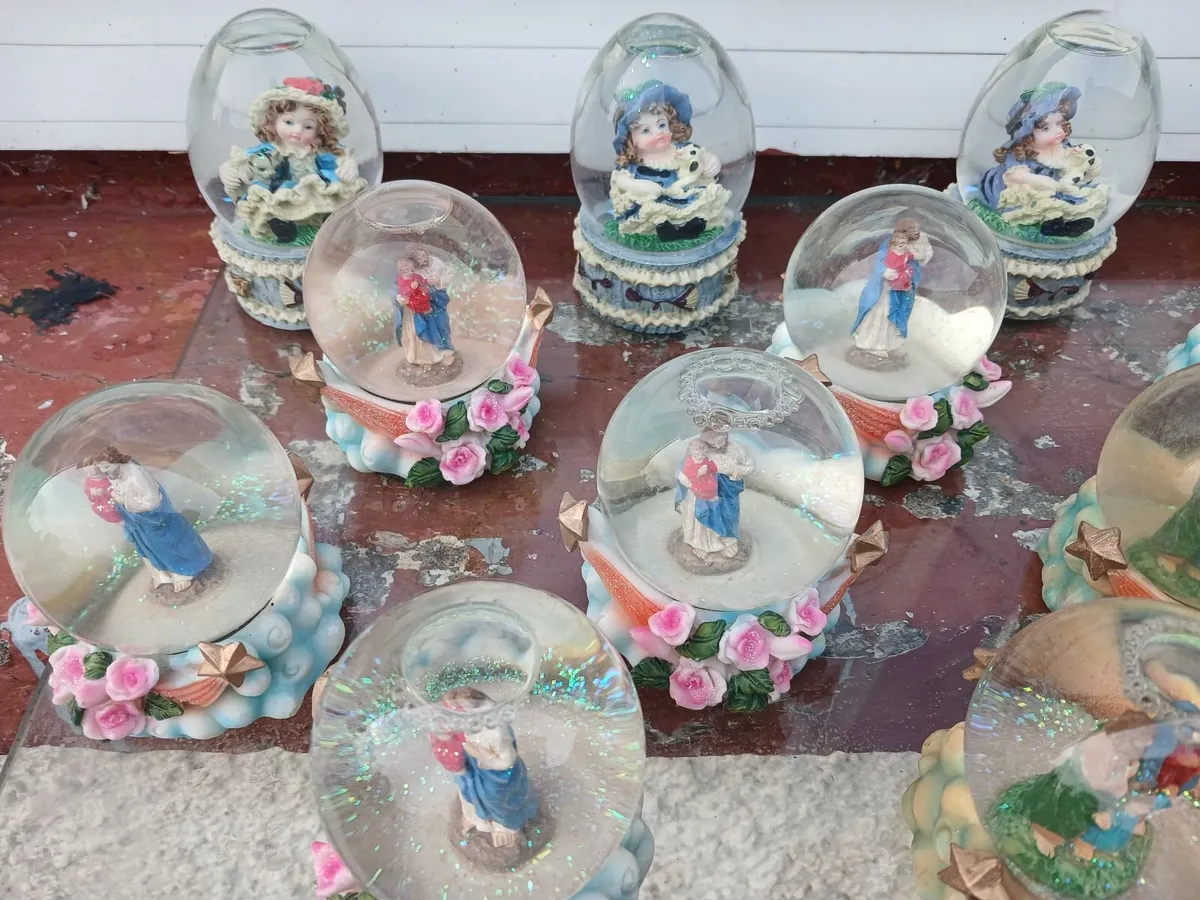 Glass Globes Figure's. - Image 4