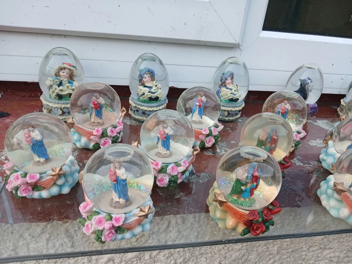 Glass Globes Figure's. - Image 3