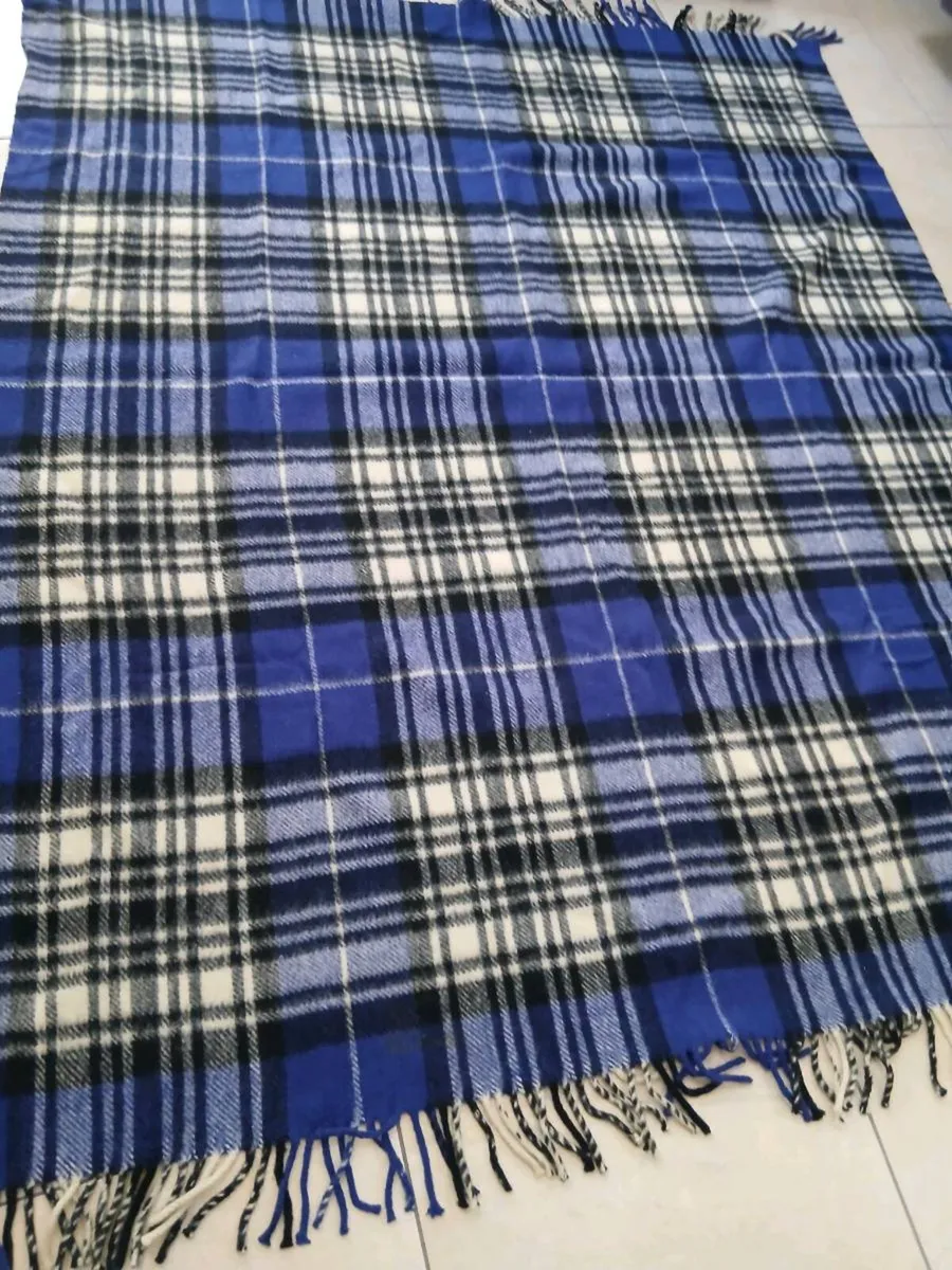 PURE WOOL THROW.  /  BLANKET - Image 2