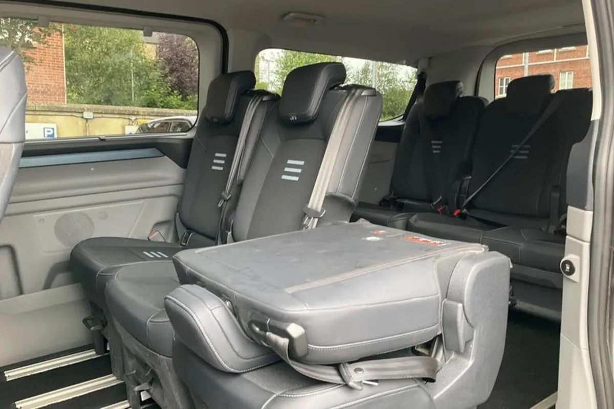 Ford Tourneo Custom 320 L2  FWD 2.0 EcoBlue 170ps - Image 4