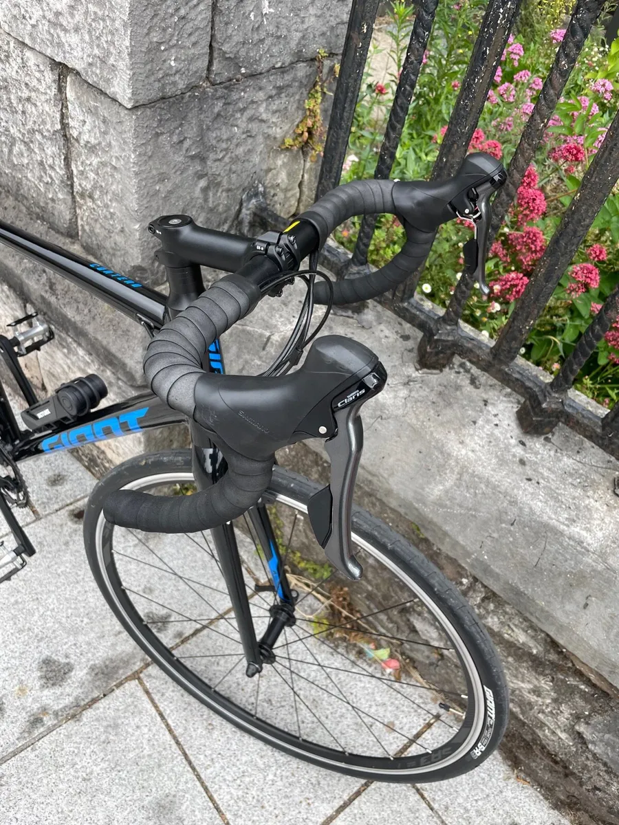 Giant bike like new - Image 4