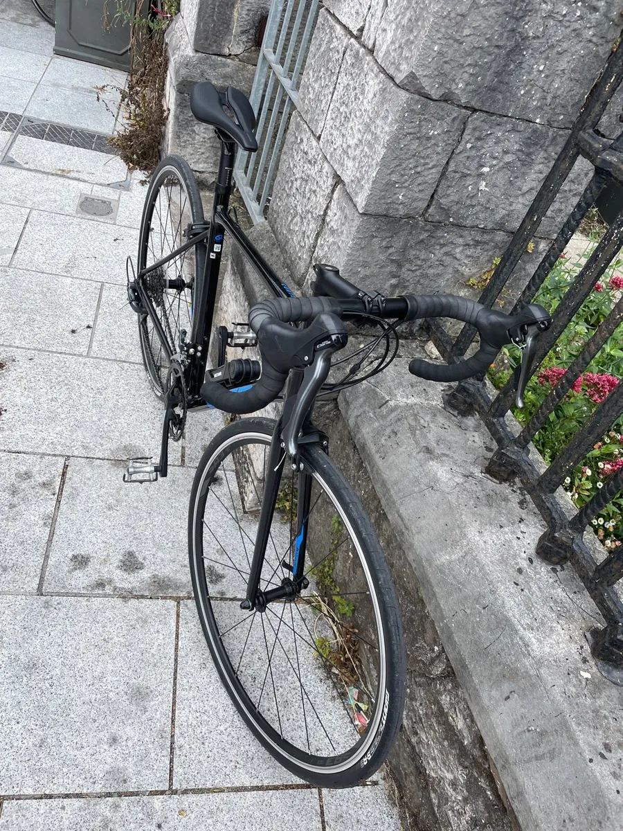 Giant bike like new - Image 2